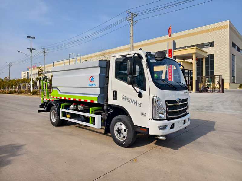 福田領(lǐng)航M5抑塵車（灑水車）